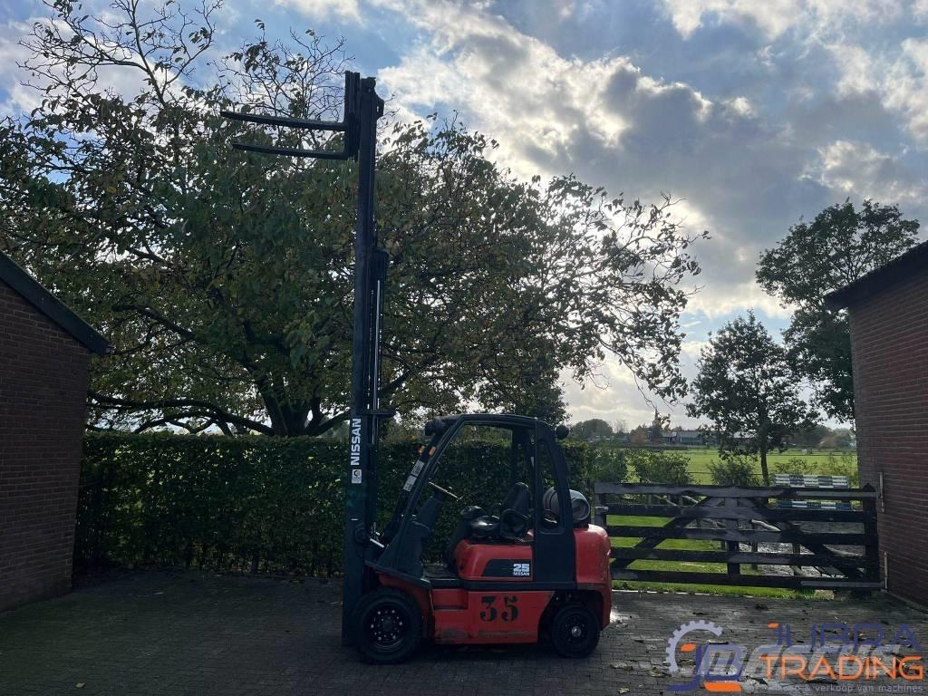 Nissan UD02A25PQ Gaasitõstukid