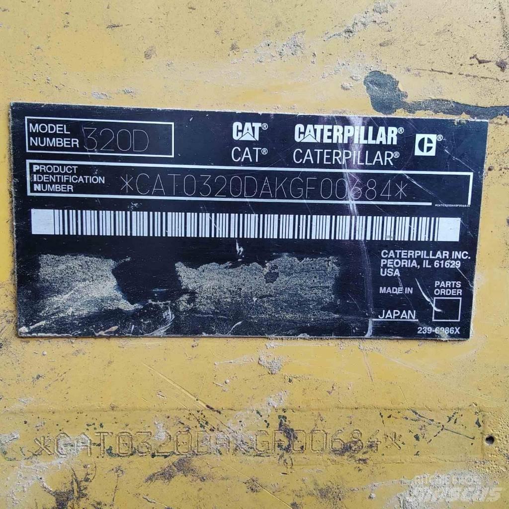 CAT 320 Roomikekskavaatorid
