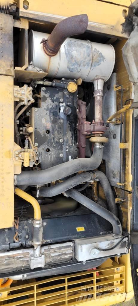 CAT 320 Roomikekskavaatorid