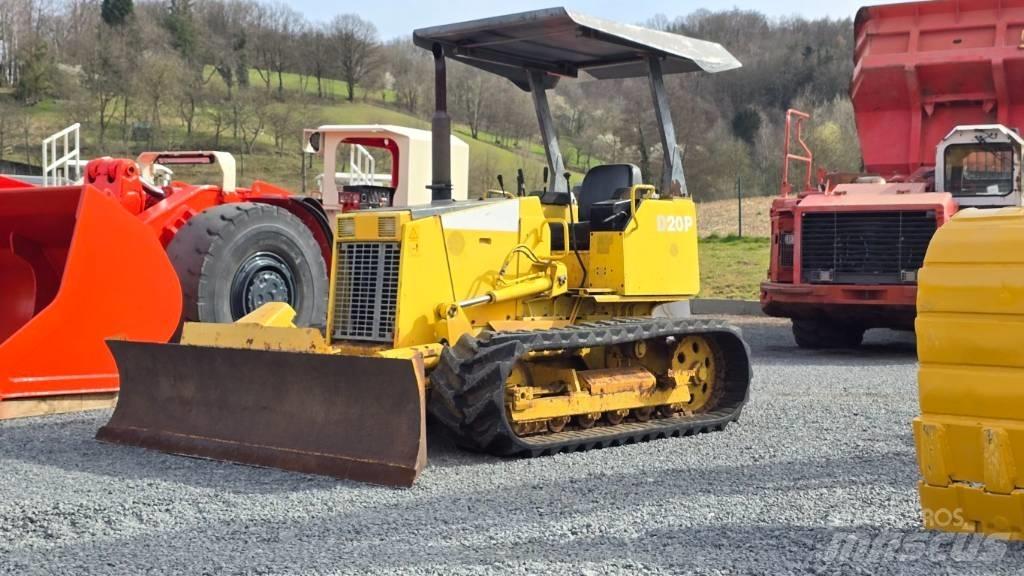 Komatsu D20P-7 Buldooserid