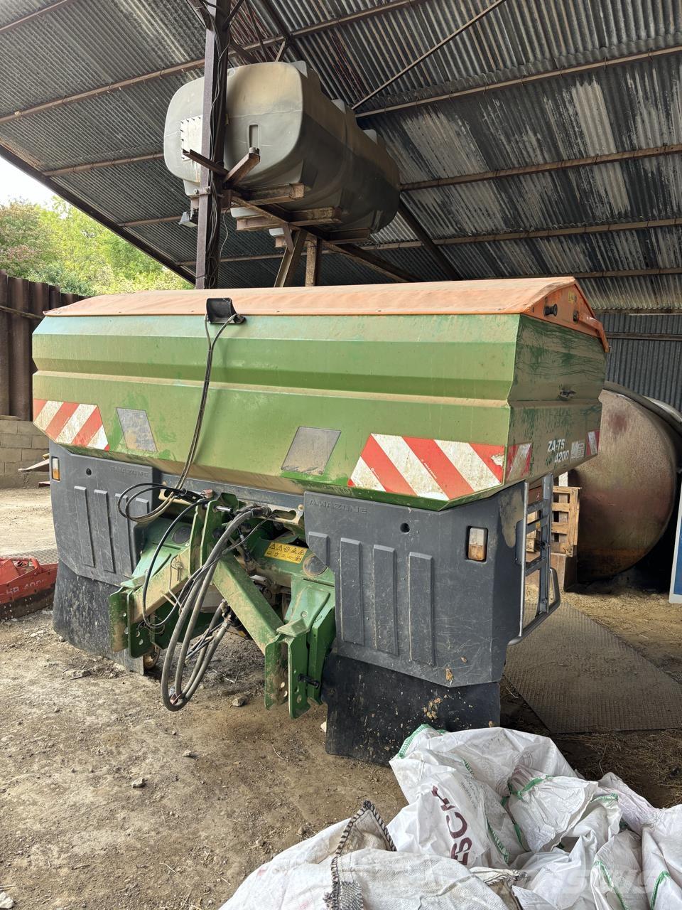 Amazone ZA TS 4200 Väetisekülvikud pihustiga
