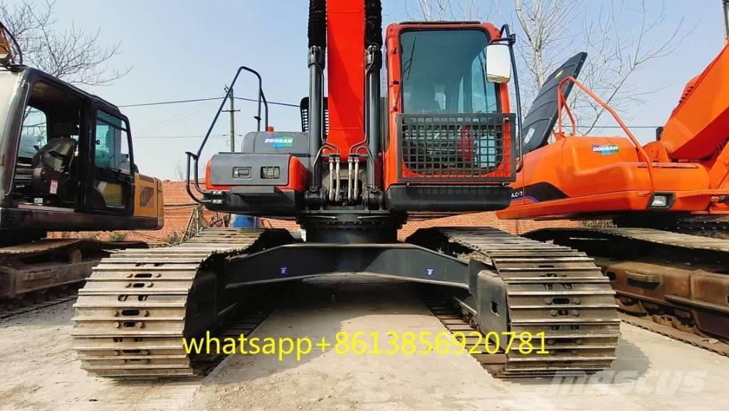 Doosan DX 225 Roomikekskavaatorid