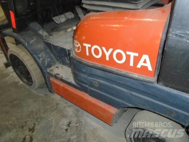 Toyota 52-6 FG U 30 Maastikutõstukid