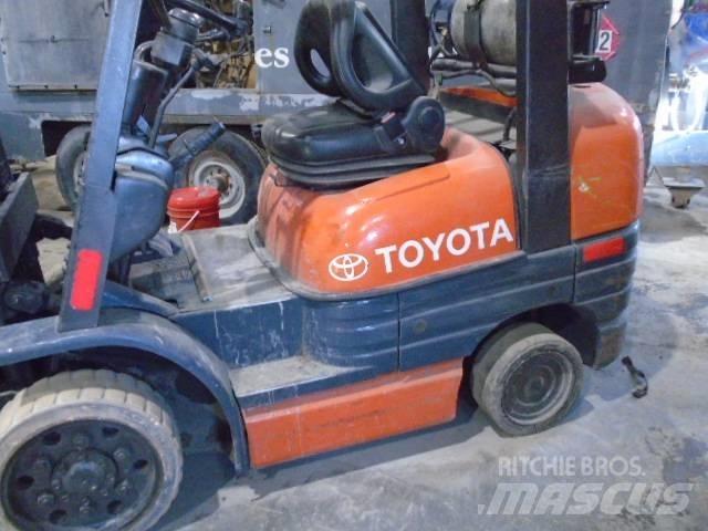 Toyota 52-6 FG U 30 Maastikutõstukid