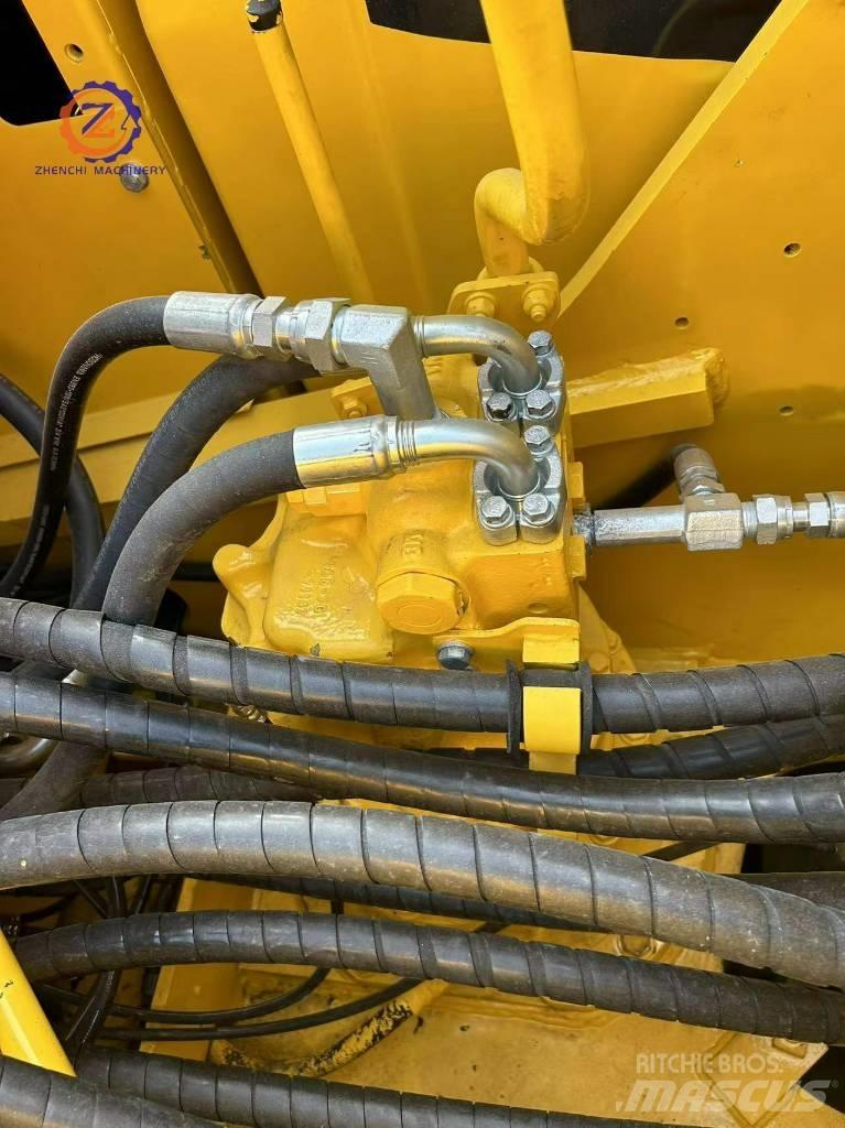 Komatsu PC 220-8/ Roomikekskavaatorid
