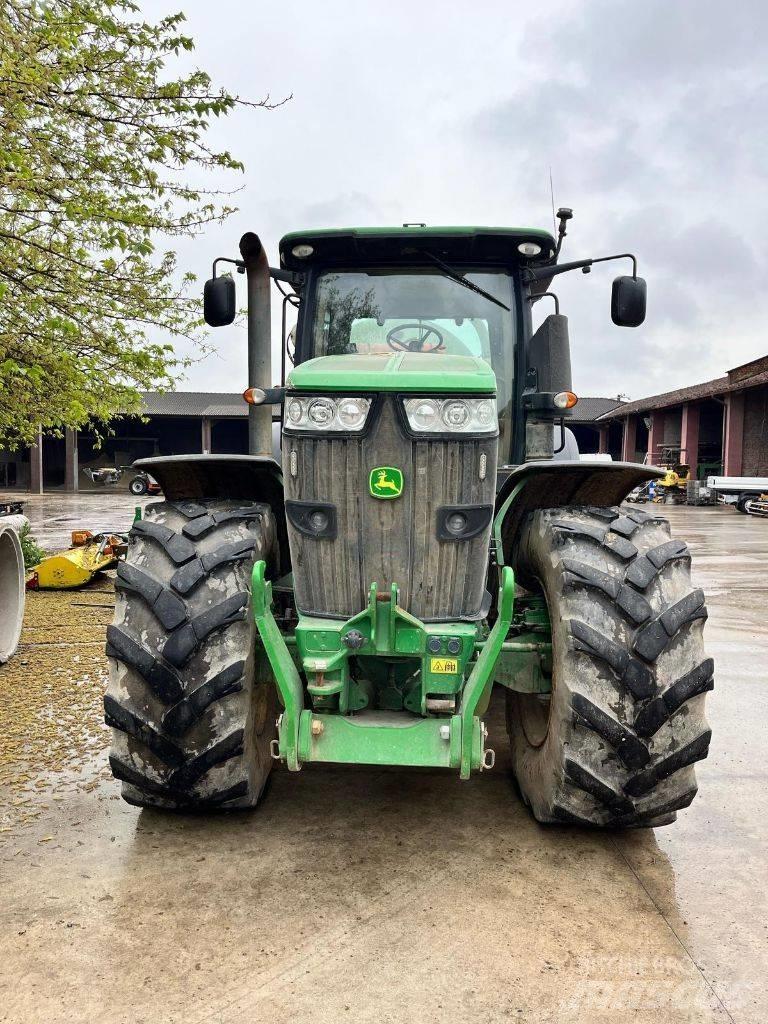 John Deere 7230 R Traktorid
