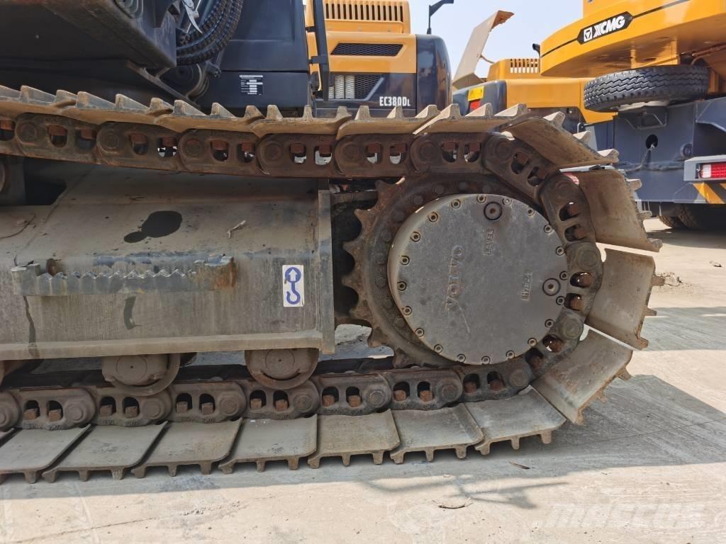 Volvo EC 220 Roomikekskavaatorid
