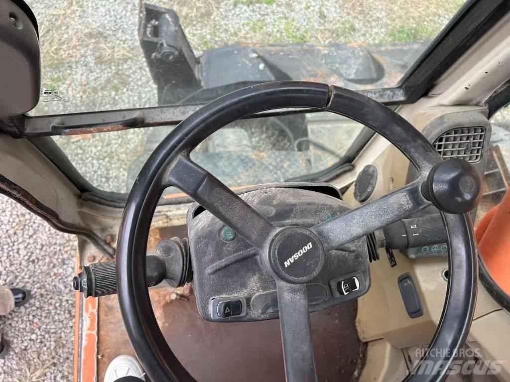 Doosan DH 210 W Ratasekskavaatorid