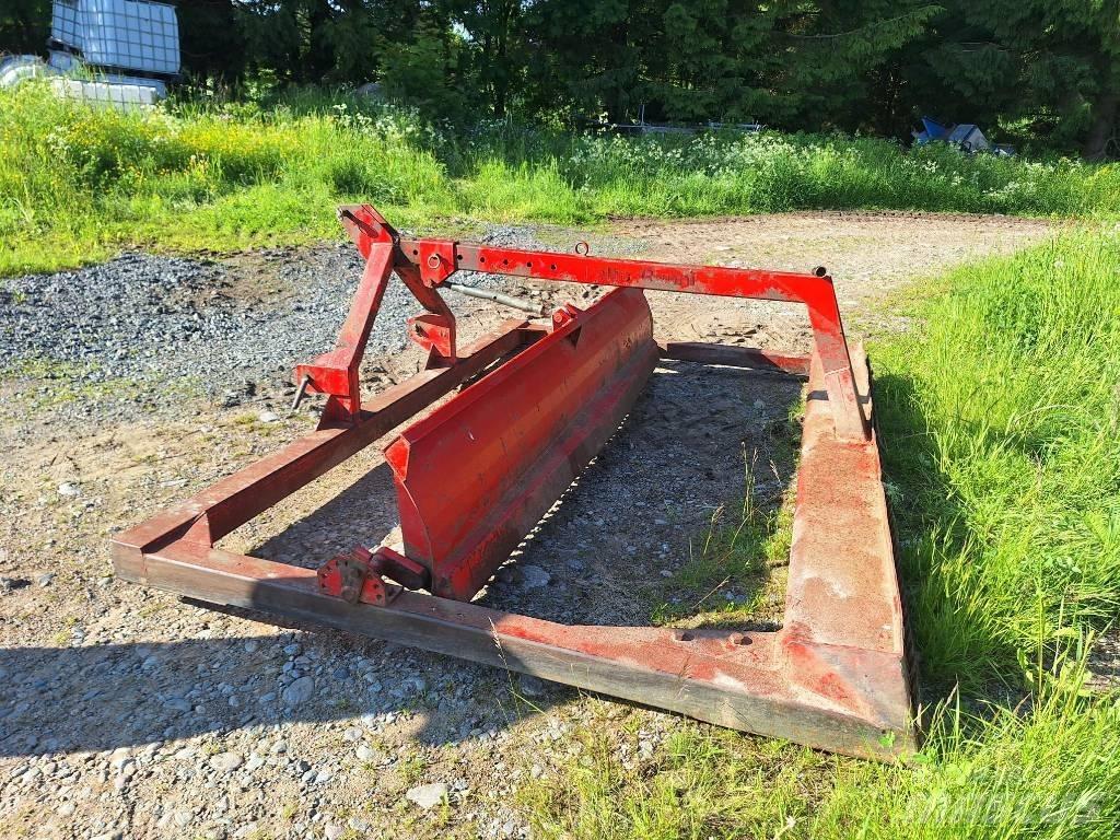 Runni Peltolana 300 Greiderid