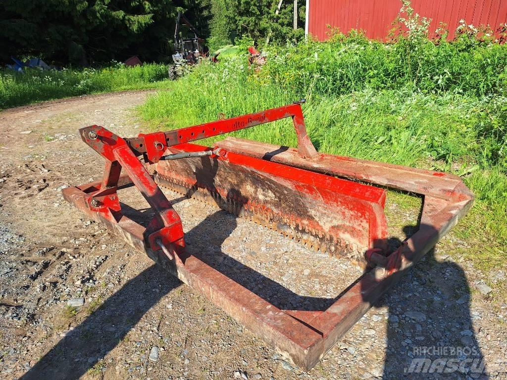 Runni Peltolana 300 Greiderid