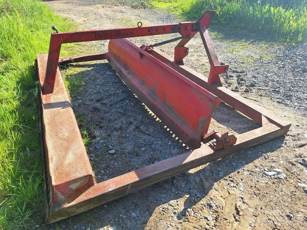 Runni Peltolana 300 Greiderid