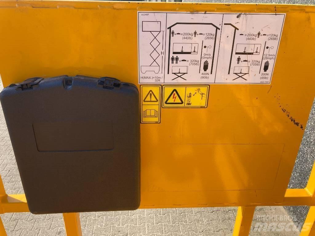 JCB S 3246 E Käärtõstukid