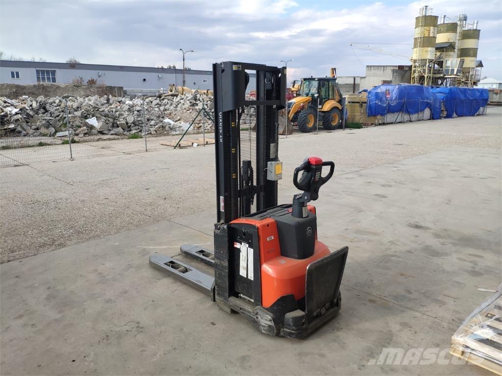 BT SWE120 Platvormiga virnastajad