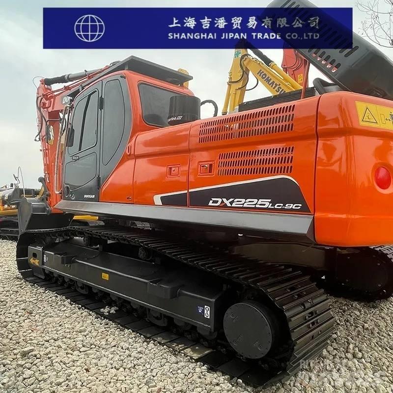 Doosan DX 225 Roomikekskavaatorid
