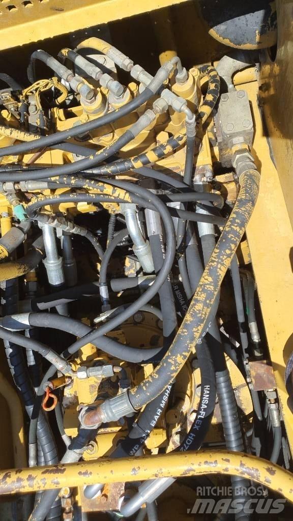 CAT 325 LN Roomikekskavaatorid