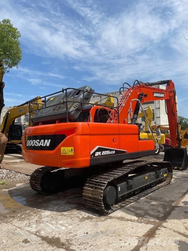 Doosan DX 225 Väikeekskavaatorid 7t-12t
