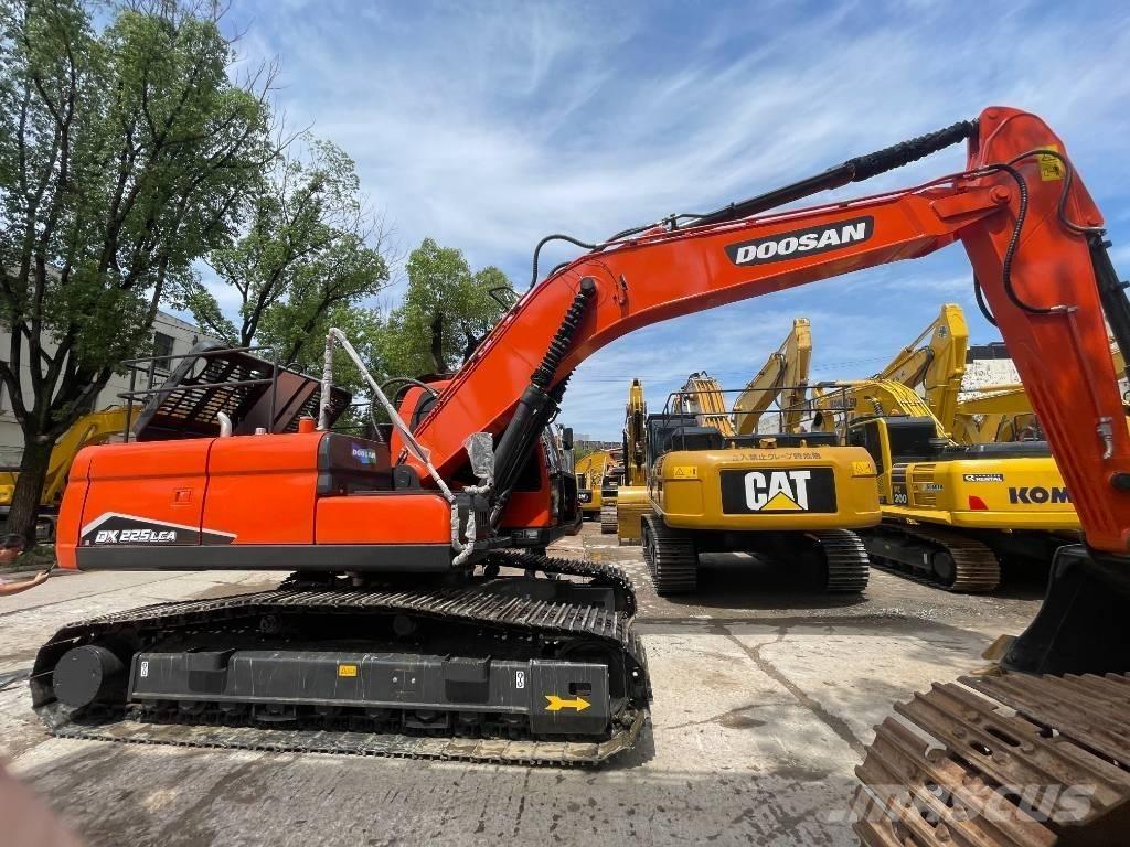 Doosan DX 225 Väikeekskavaatorid 7t-12t