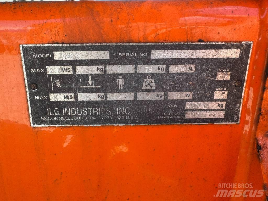 JLG 340AJ Iseliikuvad poomtõstukid
