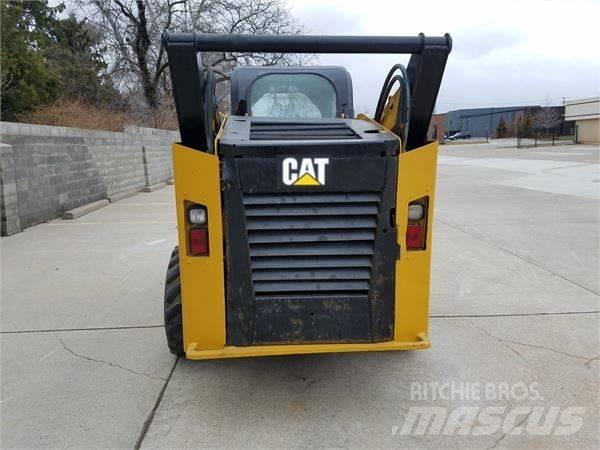 CAT 272 D Kompaktlaadurid