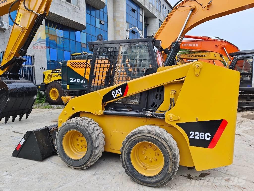 CAT 226 C Kompaktlaadurid