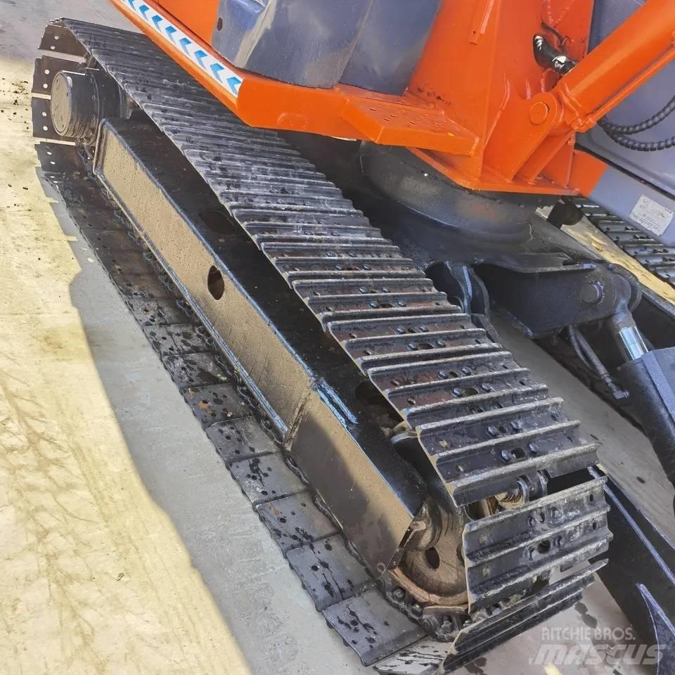 Hitachi ZX70 Roomikekskavaatorid