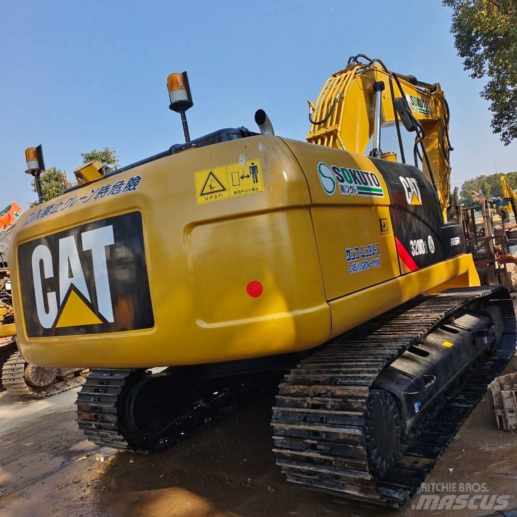 CAT 320 D2 Roomikekskavaatorid