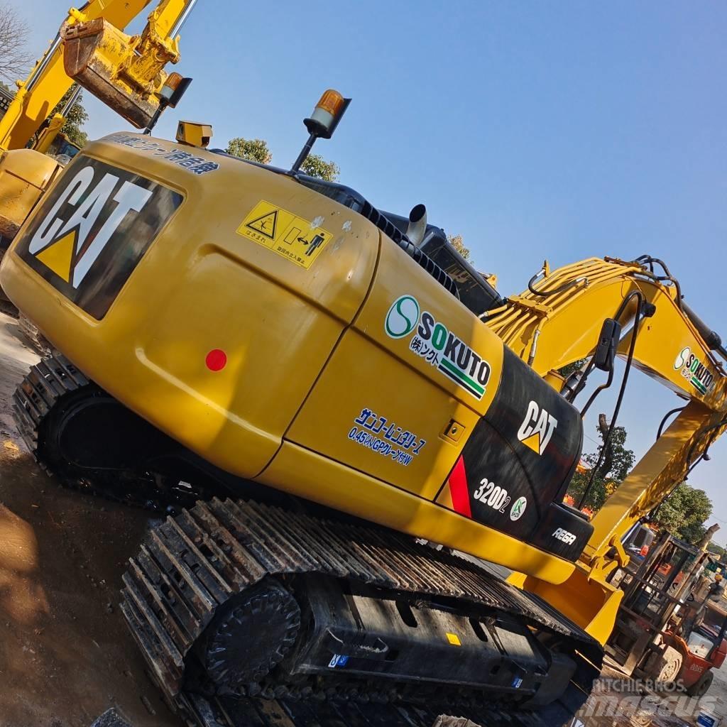 CAT 320 D2 Roomikekskavaatorid