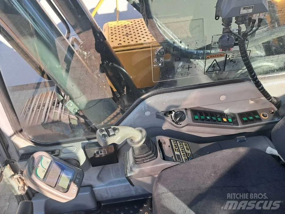 Volvo EC 240 B LC Roomikekskavaatorid