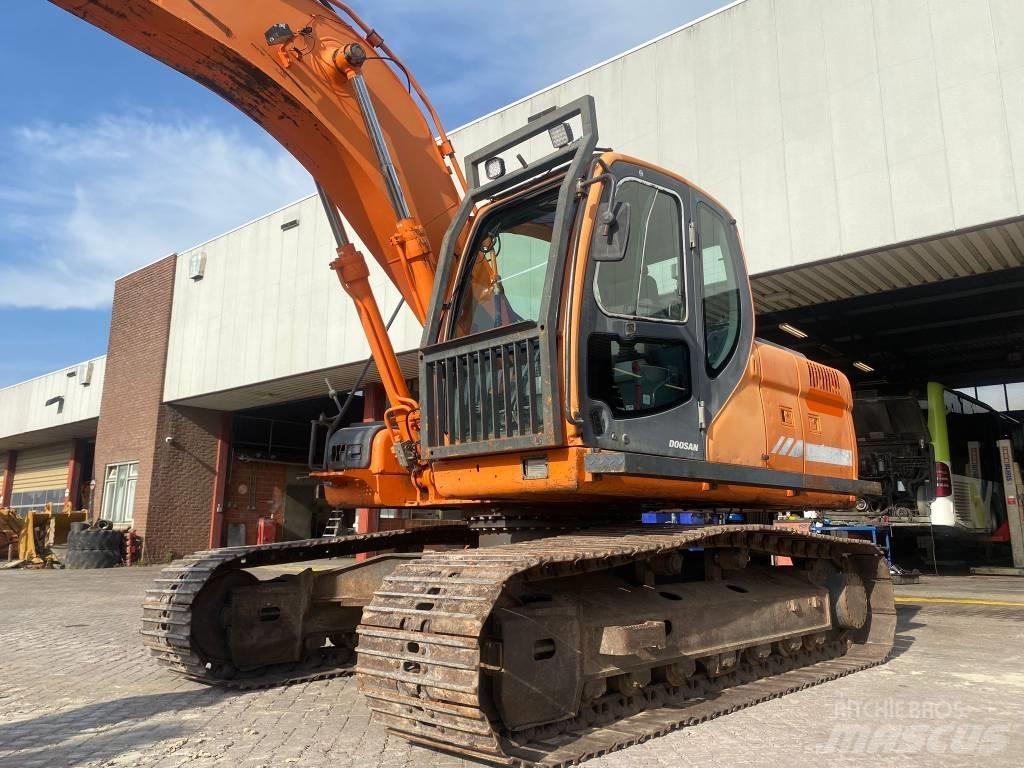 Doosan DX 180 LC Roomikekskavaatorid