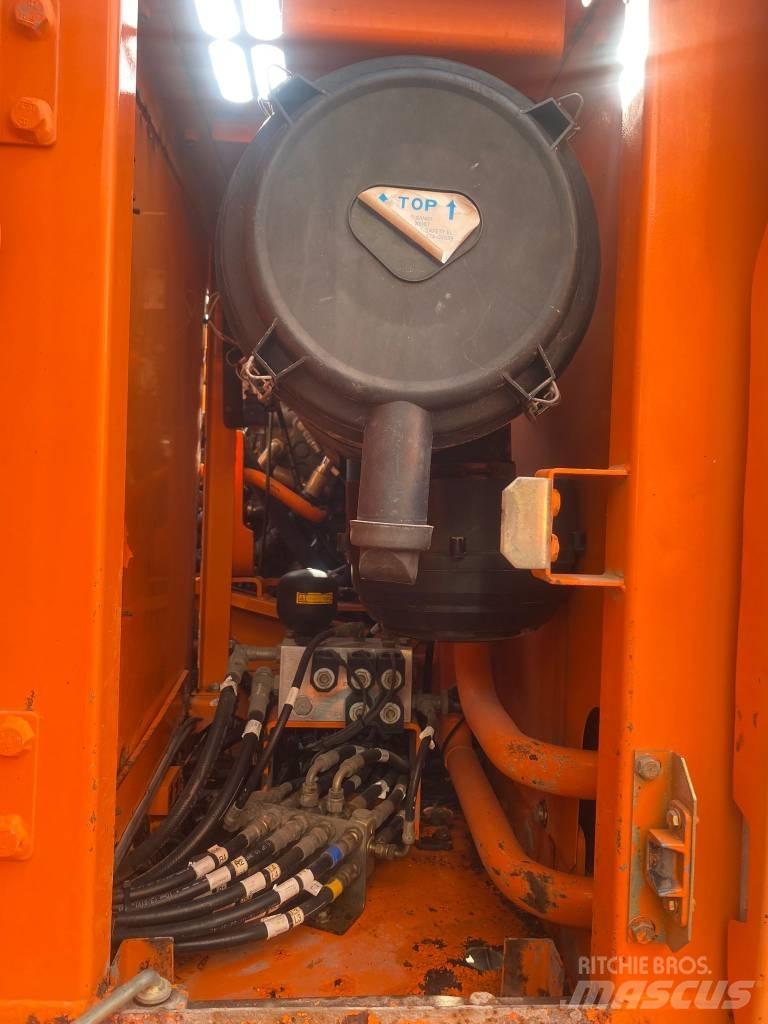 Doosan DX 180 LC Roomikekskavaatorid
