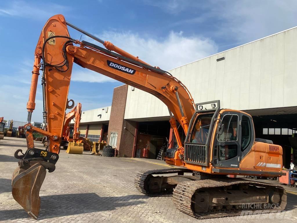 Doosan DX 180 LC Roomikekskavaatorid