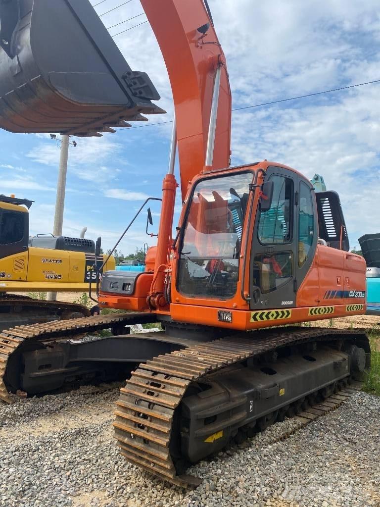 Doosan DX 300 LC Roomikekskavaatorid