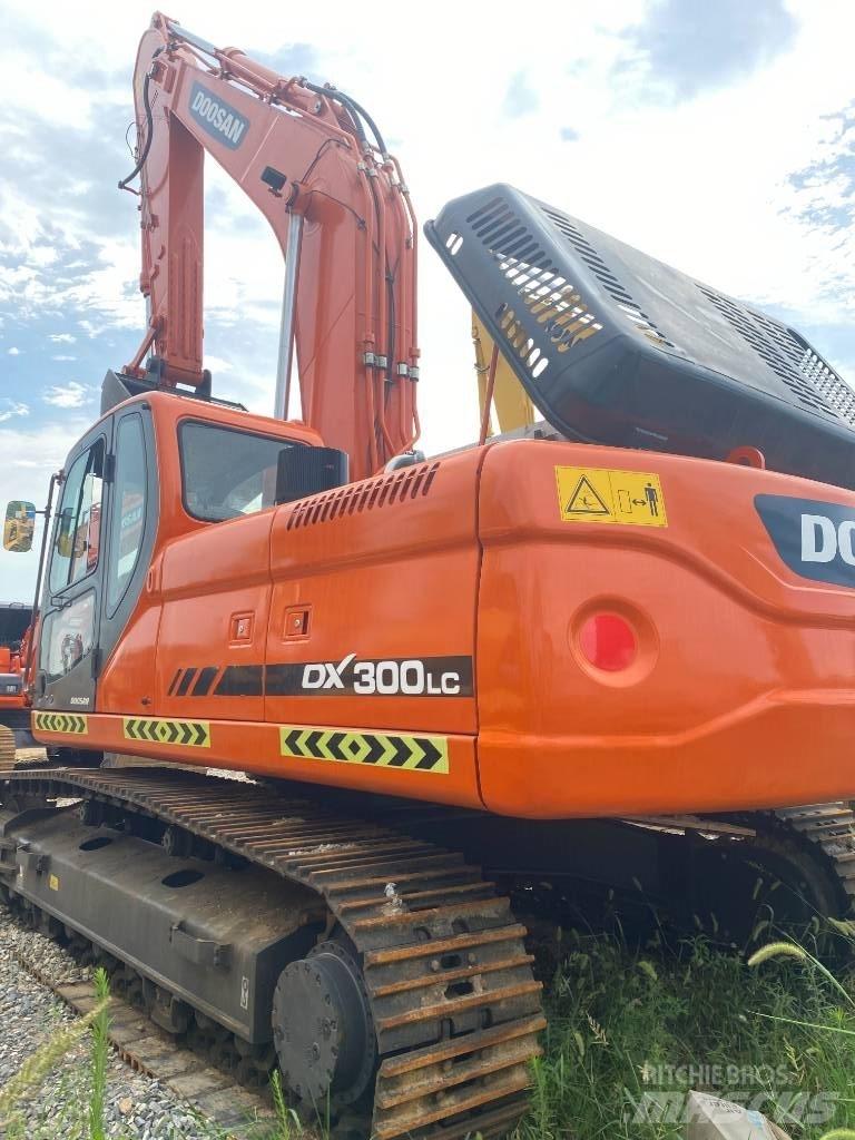 Doosan DX 300 LC Roomikekskavaatorid