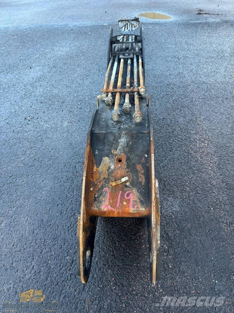 Komatsu 105F Forvarderi kraanad