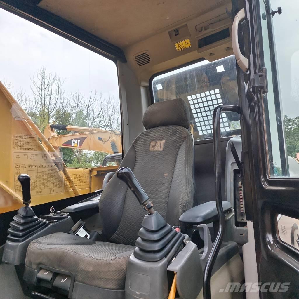 CAT 320 D Roomikekskavaatorid