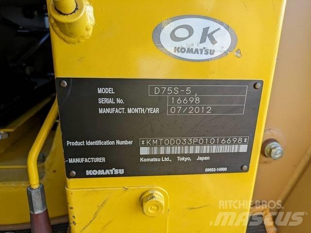 Komatsu D 75 S-5 Roomiklaadurid