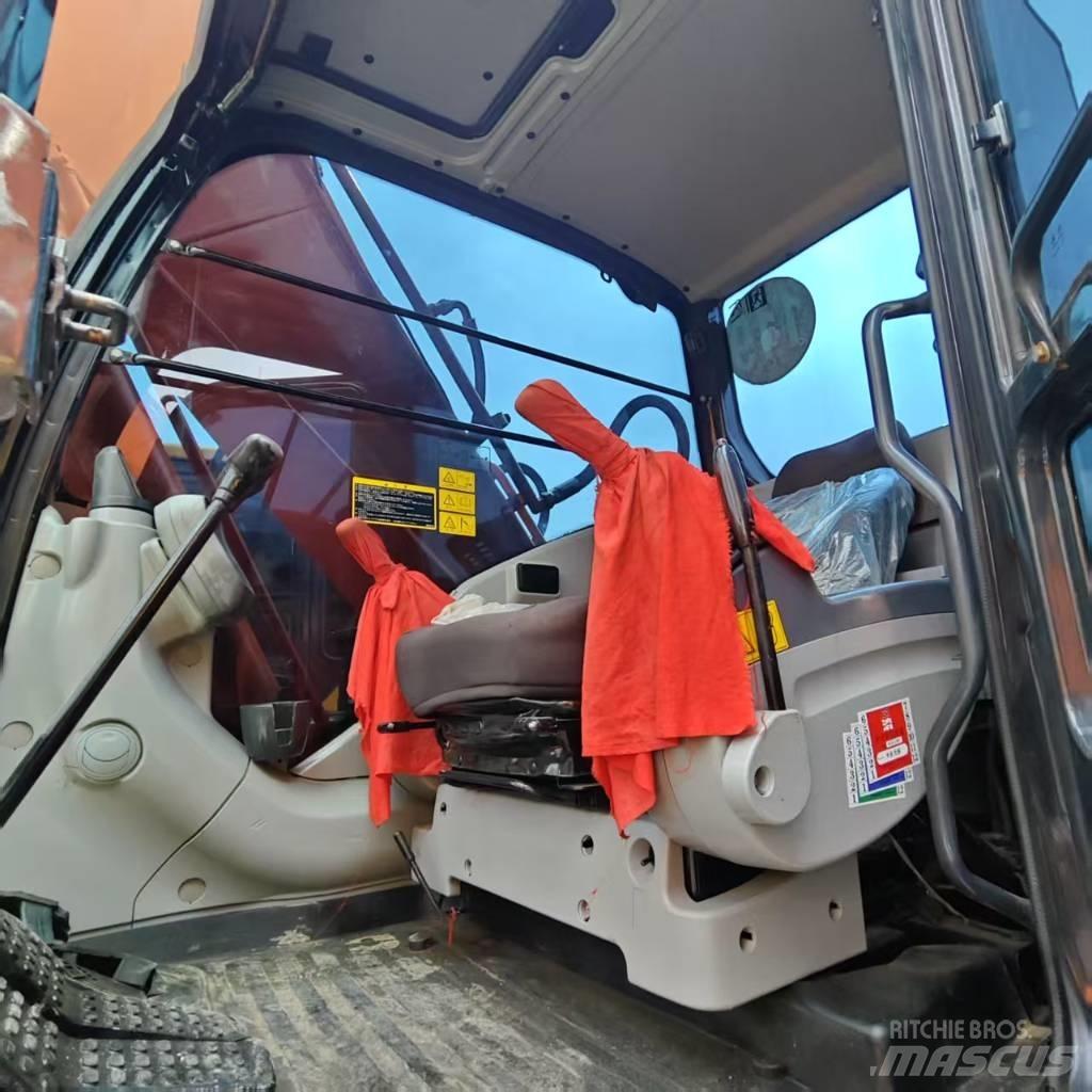 Hitachi ZX 210 Roomikekskavaatorid