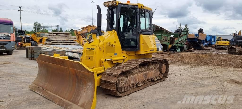 Komatsu D 51 EX-22 Buldooserid
