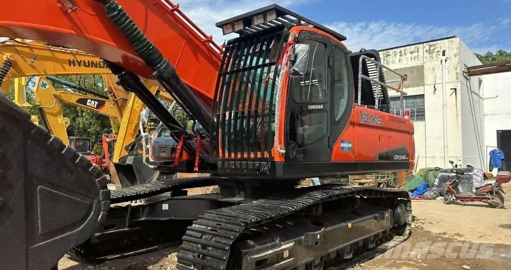 Doosan DX340 Roomikekskavaatorid