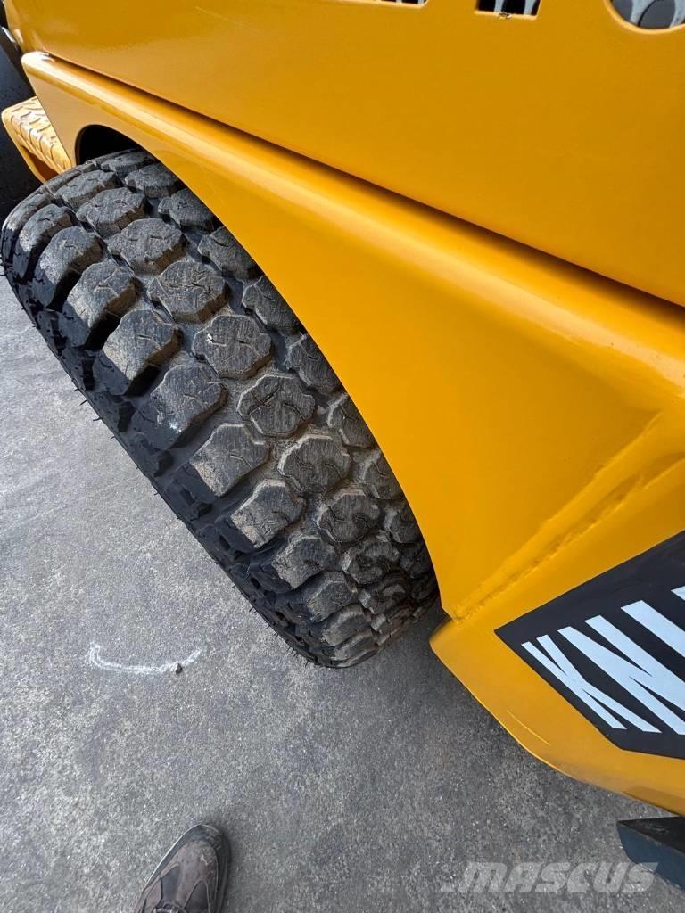 Knikmops KM 130 Rataslaadurid