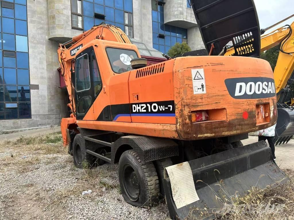Doosan DH 210 W-7 Ratasekskavaatorid