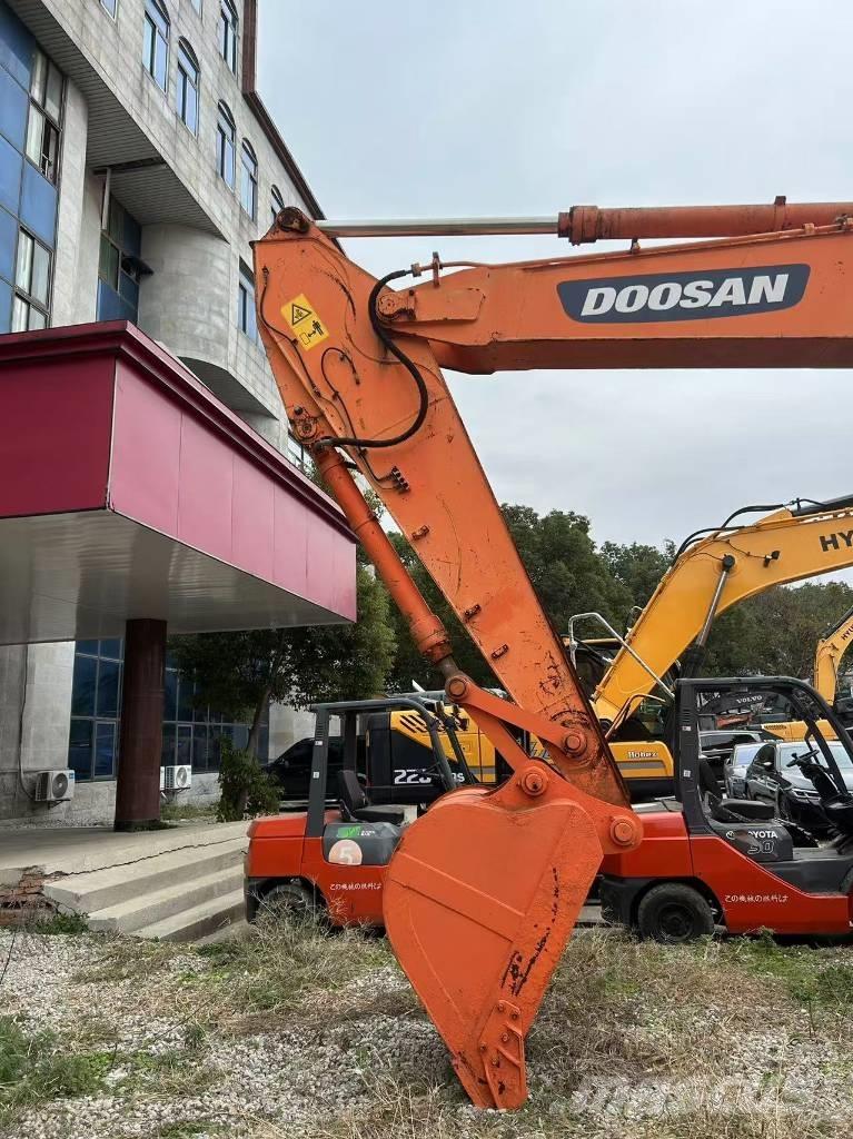 Doosan DH 210 W-7 Ratasekskavaatorid