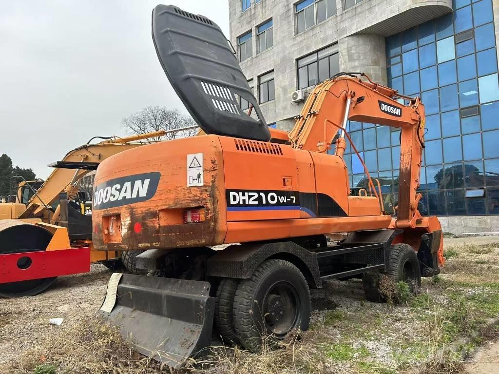 Doosan DH 210 W-7 Ratasekskavaatorid