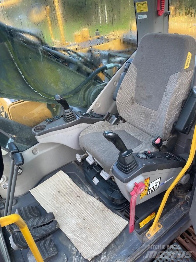 Volvo EC210C Roomikekskavaatorid