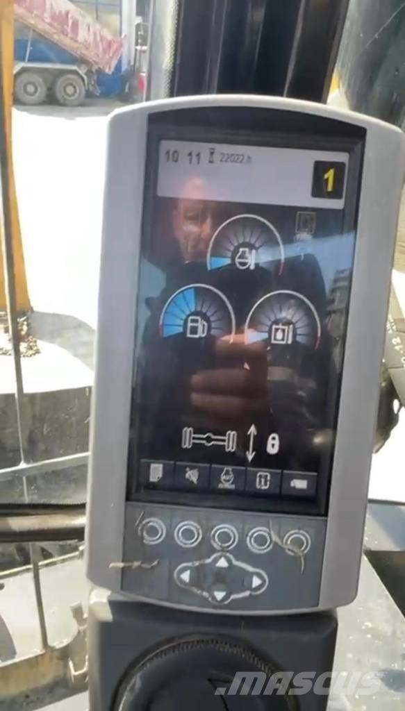 CAT 318D MH Ratasekskavaatorid