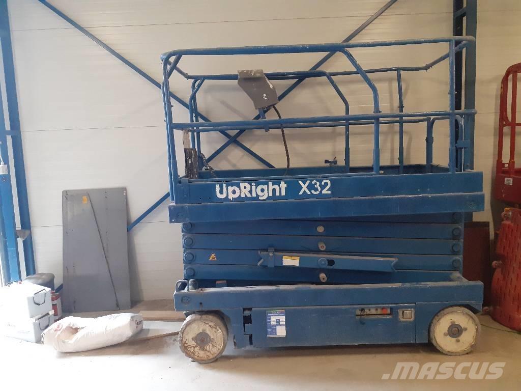 UpRight X 32 Käärtõstukid