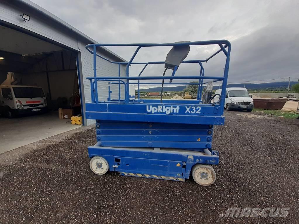 UpRight X 32 Käärtõstukid