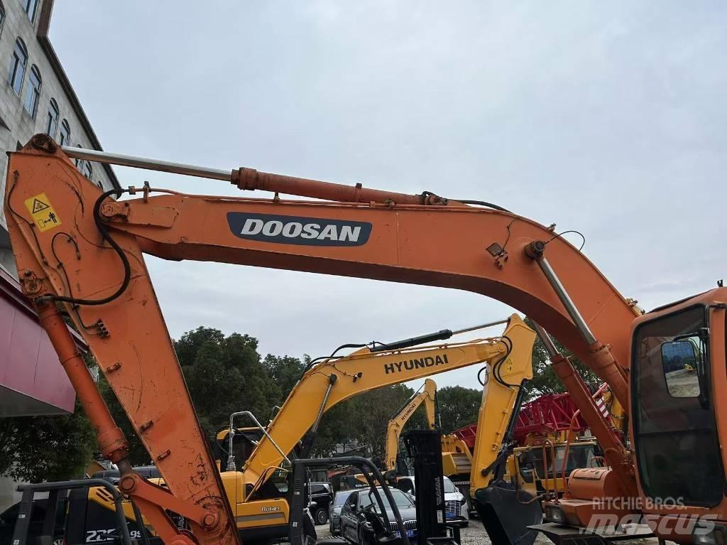 Doosan DH 210 W-7 Ratasekskavaatorid