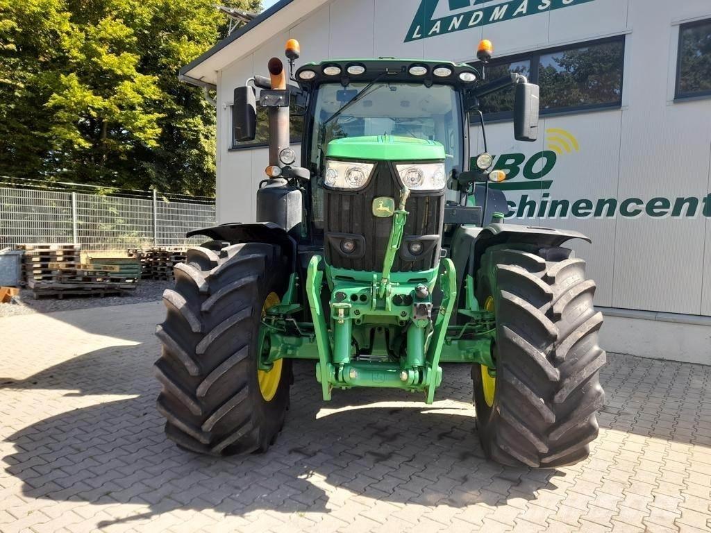 John Deere 6215R Traktorid