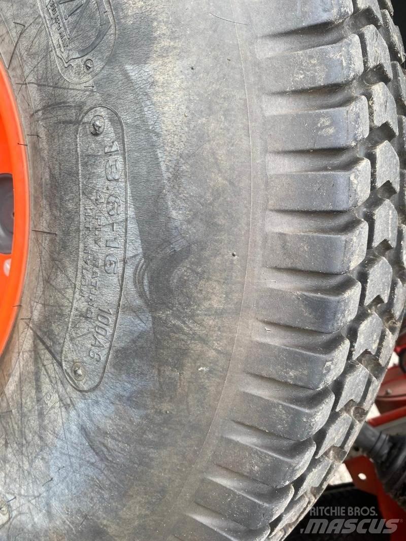 Kubota ST 401-C Kompakttraktorid